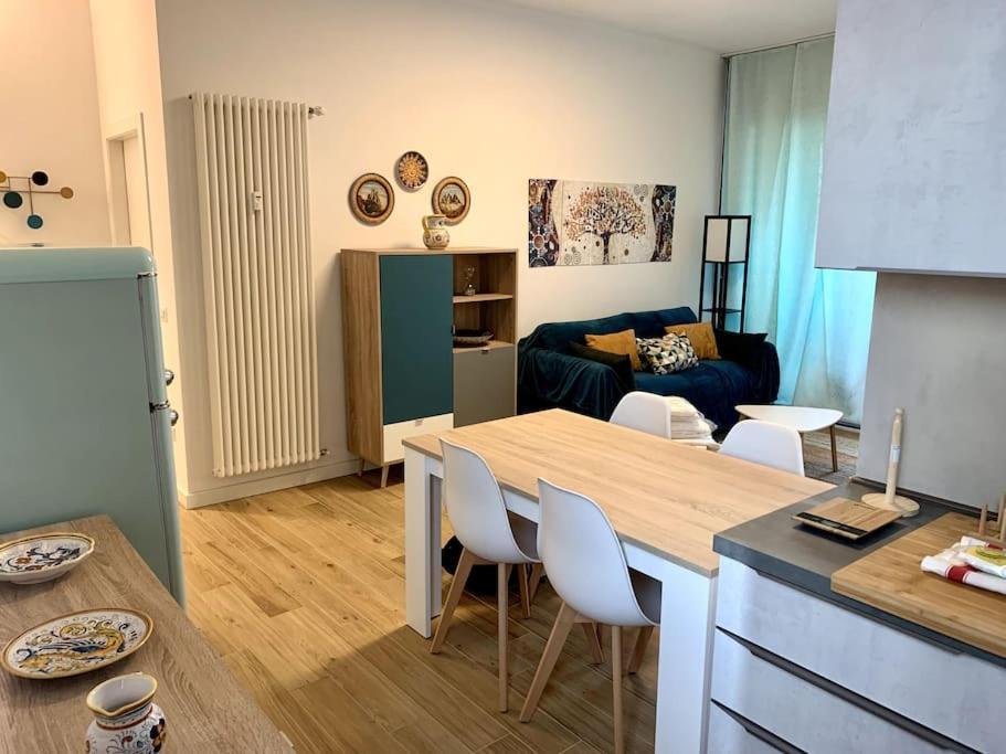 Appartamento Con Terrazzo Sui Tetti Milanesi Luaran gambar