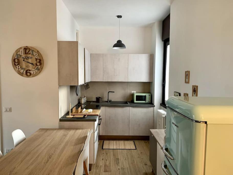 Appartamento Con Terrazzo Sui Tetti Milanesi Luaran gambar