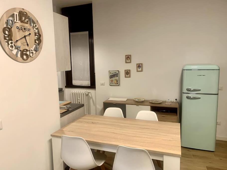 Appartamento Con Terrazzo Sui Tetti Milanesi Luaran gambar